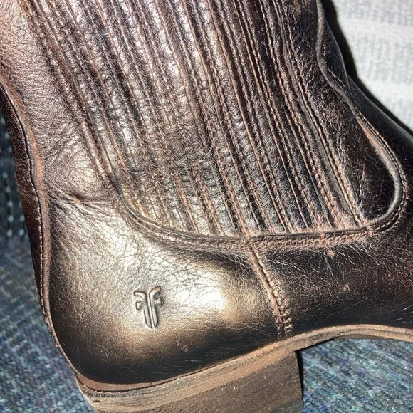 Frye| Sacha Chelsea Bronzed Bootie| Size 7B Pre Owned Condition - Picture 9 of 11